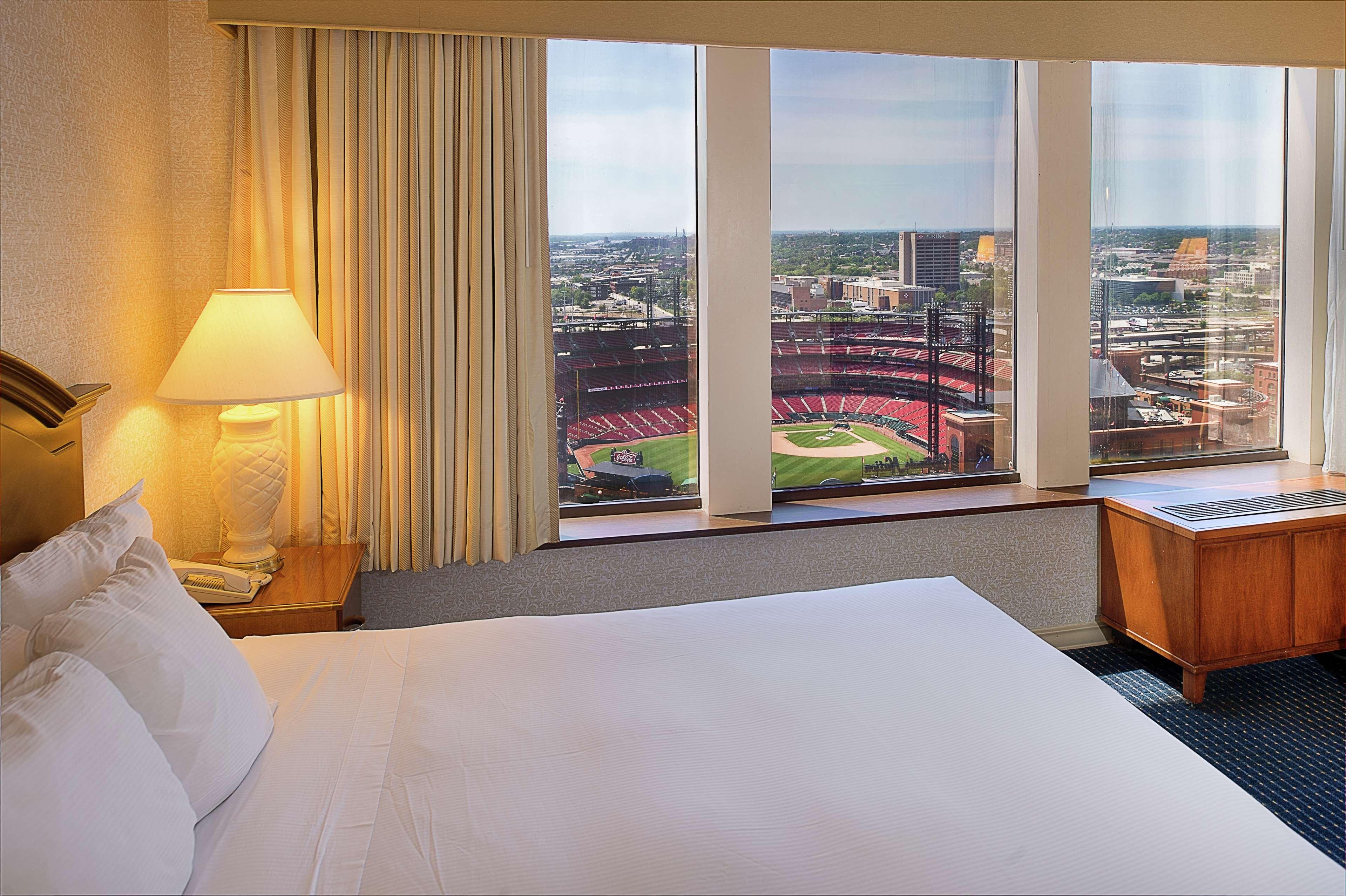 ОТЕЛЬ HILTON ST. LOUIS AT THE BALLPARK СЕНТ-ЛУИС, MO 4* (США) - от 8617 RUB  | NOCHI